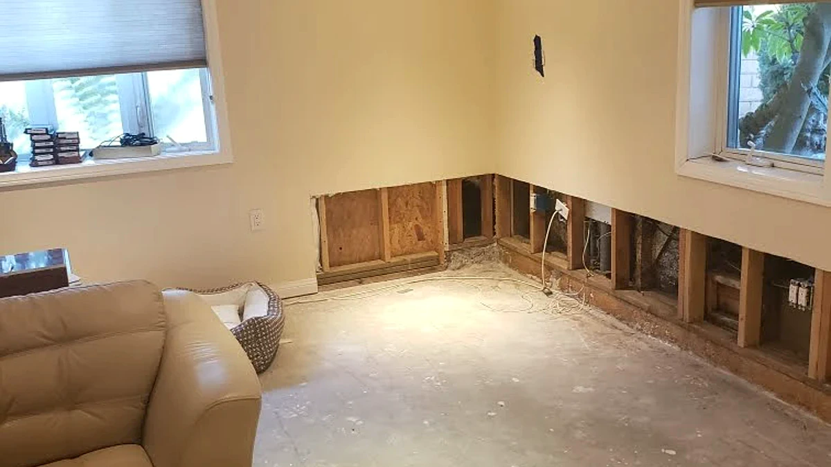 Ceiling Repair article illustration for removing popcorn